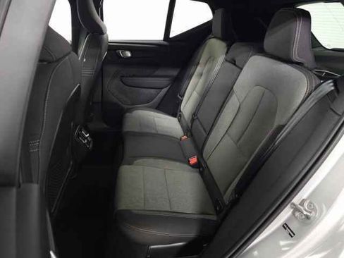 Used 2025 Volvo XC40 B5 Core image 30