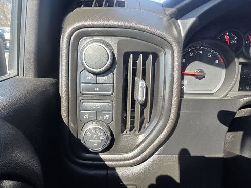 Used 2021 Chevrolet Silverado 2500 Custom w/ Custom Value Package image 6