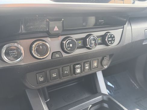 Used 2018 Toyota Tacoma TRD Sport w/ Technology Package AWD/4WD image 24