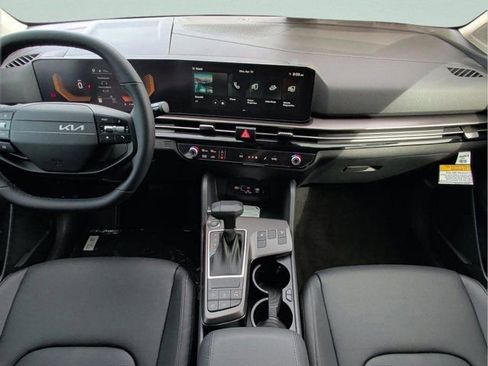 New 2026 Kia Sportage EX FWD image 18