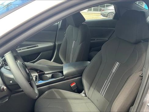 New 2025 Hyundai Elantra SEL image 9