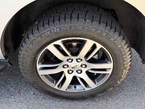 Used 2024 Ford Expedition Limited AWD/4WD image 12