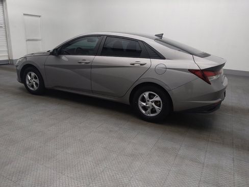 Used 2021 Hyundai Elantra SE image 3