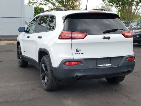 Used 2017 Jeep Cherokee Sport w/ Cold Weather Group AWD/4WD image 4