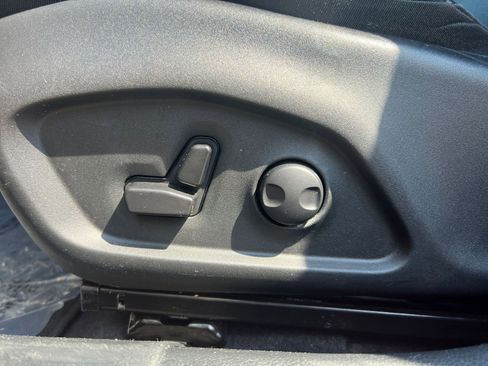 Used 2025 Jeep Compass Limited image 23