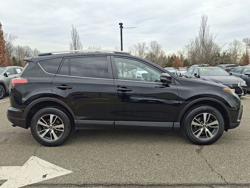 Used 2018 Toyota RAV4 XLE image 7