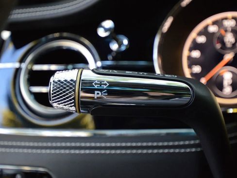 Used 2022 Bentley Flying Spur V8 image 39