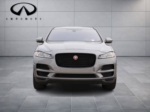 Used 2020 Jaguar F-PACE Premium image 2