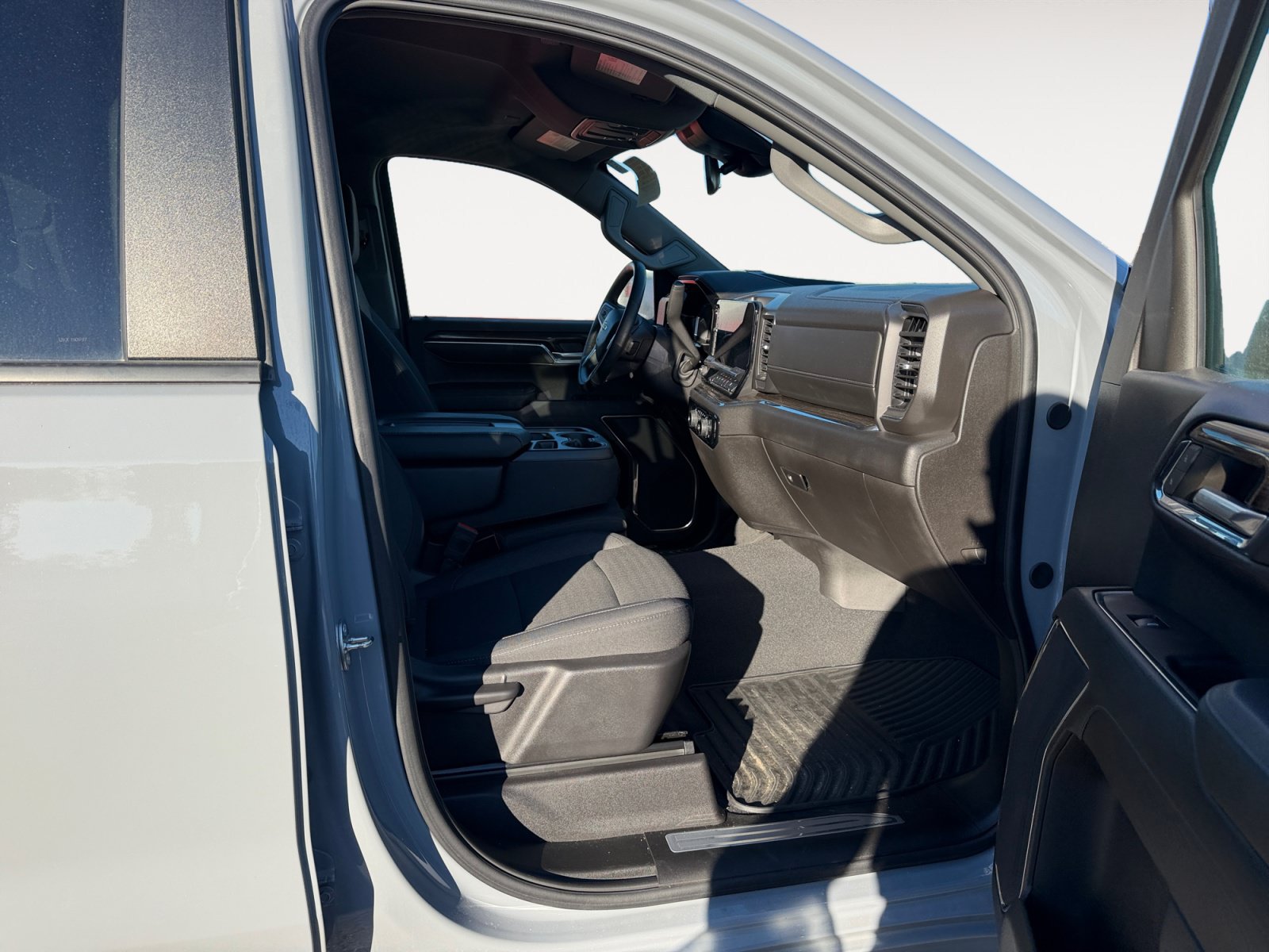 Used 2024 Chevrolet Silverado 1500 LT AWD/4WD image 15