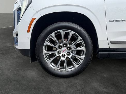 Used 2025 GMC Yukon Denali w/ Sun & Power Step Package AWD/4WD image 4