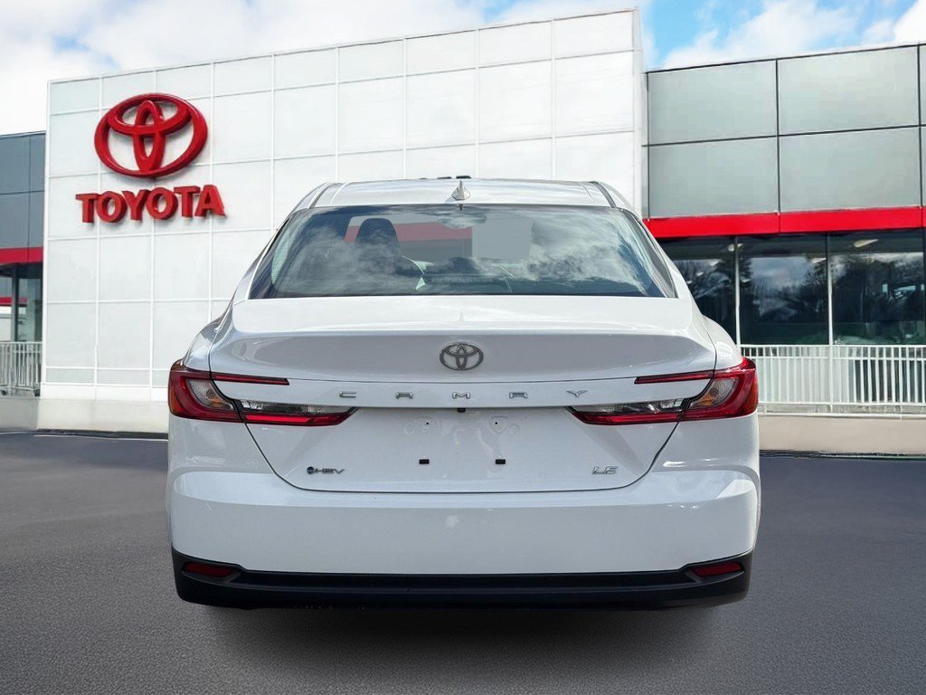 Used 2025 Toyota Camry LE FWD image 5