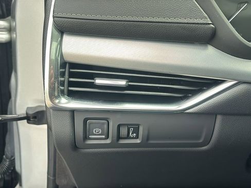 Used 2021 Cadillac XT4 Premium Luxury w/ Cold Weather Package FWD image 15
