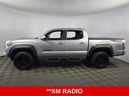 Used 2017 Toyota Tacoma TRD Sport image 5