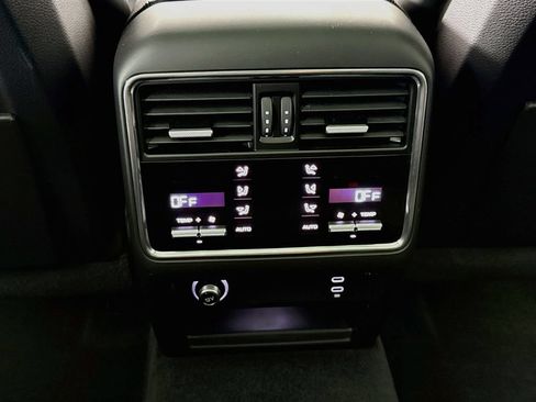 Certified 2023 Porsche Cayenne AWD/4WD image 26