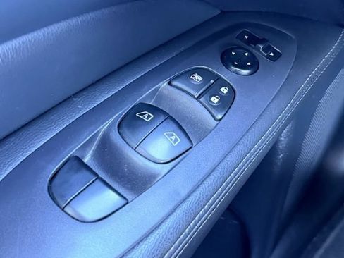 Used 2020 Nissan Pathfinder SV FWD image 24