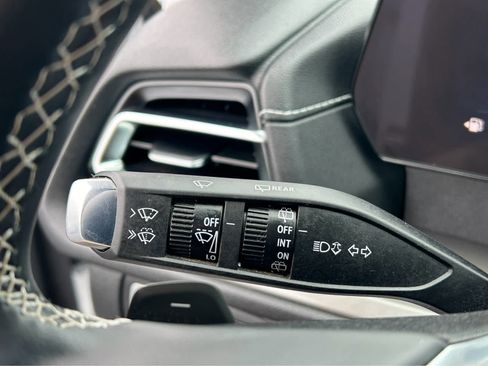 Used 2025 Chevrolet Traverse LT image 25