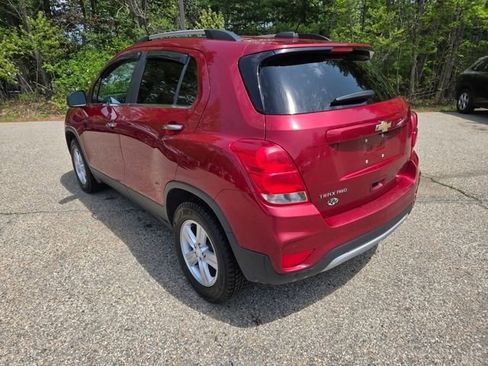 Used 2020 Chevrolet Trax LT w/ Sun & Sound Package AWD/4WD image 3