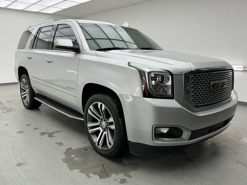 Used 2017 GMC Yukon Denali image 3