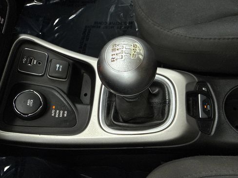 Used 2019 Jeep Compass Sport AWD/4WD image 32
