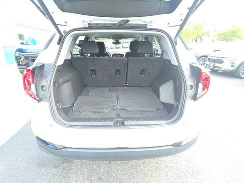 Used 2022 GMC Terrain SLE w/ Driver Convenience Package image 28