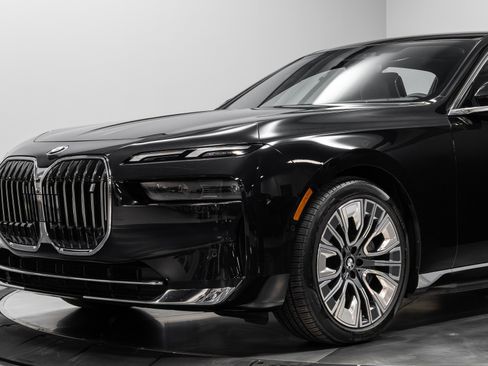 Used 2023 BMW i7 xDrive60 image 4