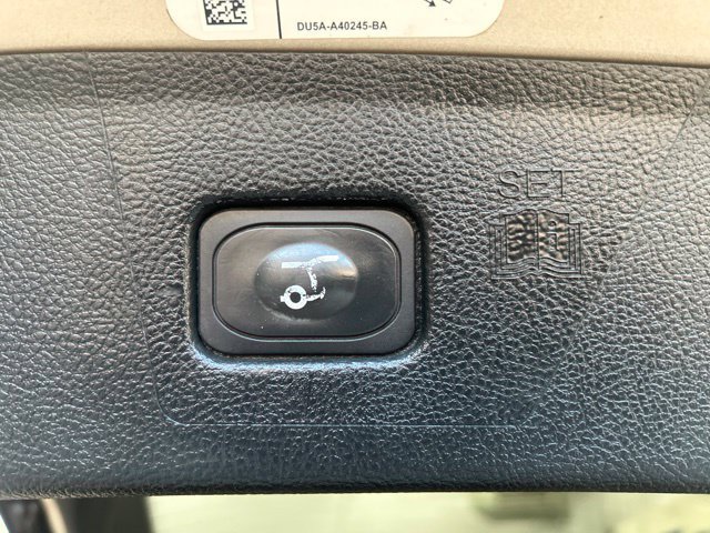 Used 2017 Ford Edge Titanium w/ Equipment Group 301A AWD/4WD image 7