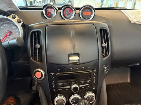 Used 2014 Nissan 370Z Touring RWD image 16