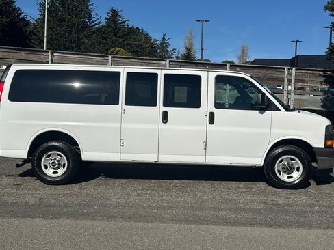 Used 2018 GMC Savana 3500 LT w/ LT Preferred Equipment Group image 3