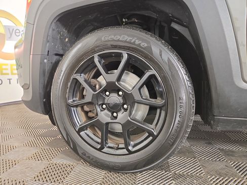 Used 2019 Jeep Renegade Altitude w/ Quick Order Package 2XM FWD image 32