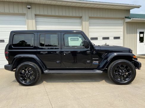 Used 2021 Jeep Wrangler Unlimited Sahara w/ Cold Weather Group AWD/4WD image 8