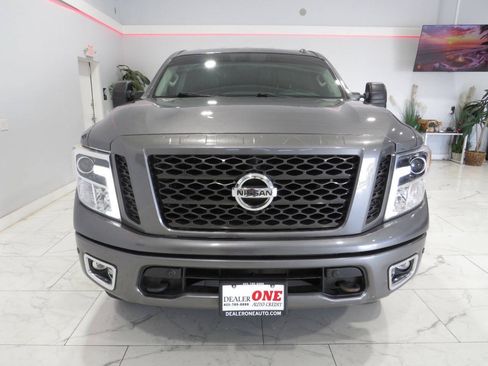 Used 2019 Nissan Titan PRO-4X w/ Pro-4x Convenience Package AWD/4WD image 8