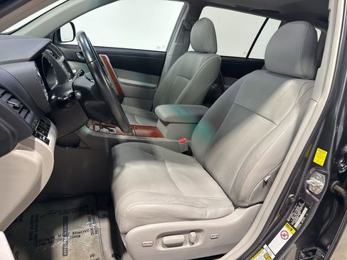 Used 2010 Toyota Highlander Limited AWD/4WD image 24