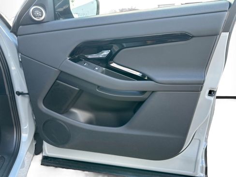 Used 2025 Land Rover Range Rover Evoque S image 32