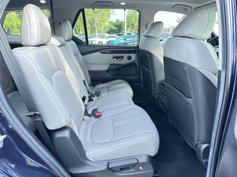 Used 2025 Honda Pilot Touring image 16