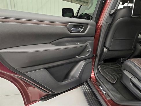 Used 2025 Nissan Armada Platinum image 32