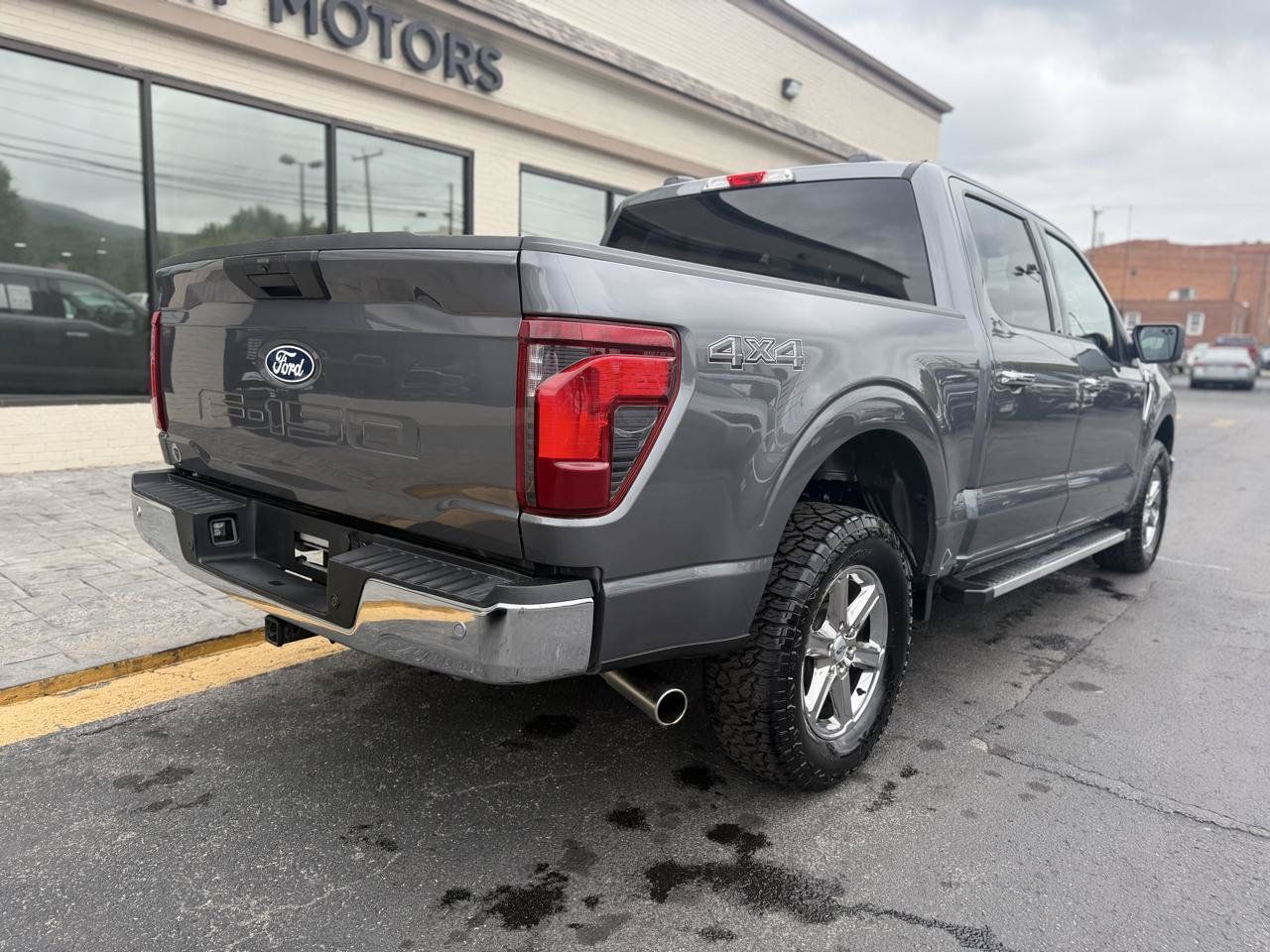 Used 2025 Ford F150 XLT w/ Equipment Group 301A Standard AWD/4WD image 3
