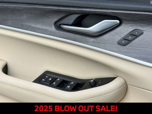 New 2025 Jeep Grand Cherokee Limited RWD image 22