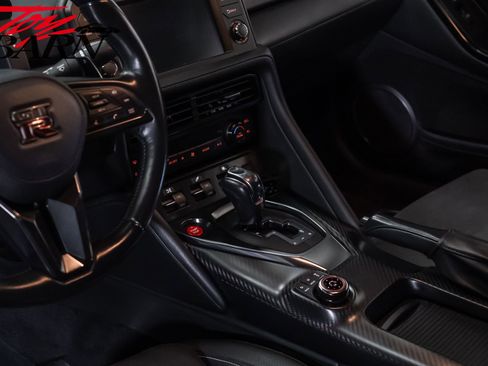 Used 2018 Nissan GT-R Premium image 28