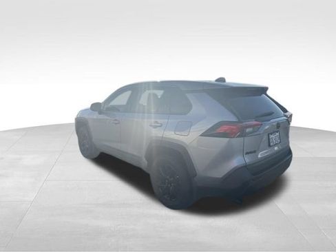 Used 2022 Toyota RAV4 LE FWD image 6