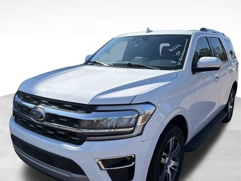 Used 2024 Ford Expedition Limited AWD/4WD image 3