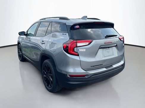 Used 2024 GMC Terrain SLE w/ Driver Convenience Package FWD image 4