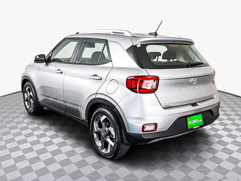 Used 2024 Hyundai Venue SEL image 6
