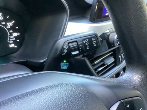 Used 2022 Ford Escape SE image 45