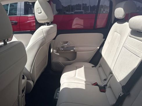 Used 2021 Mercedes-Benz GLB 250 4MATIC w/ Premium Package image 15
