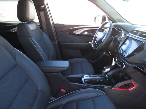 Used 2023 Chevrolet TrailBlazer RS w/ Sun and Liftgate Package AWD/4WD image 9