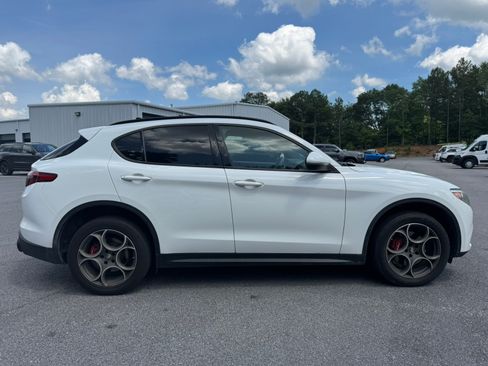 Used 2023 Alfa Romeo Stelvio Sprint RWD image 4