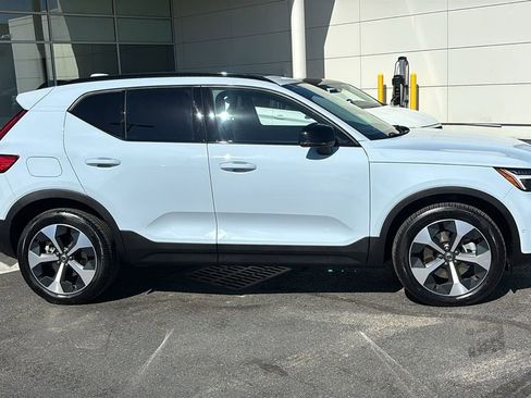 Certified 2026 Volvo XC40 B5 Plus AWD/4WD image 28