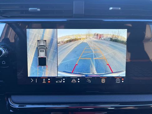 Used 2024 GMC Sierra 1500 AT4 w/ Technology Package image 27