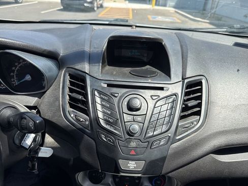 Used 2015 Ford Fiesta SE FWD image 8
