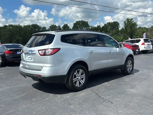 Used 2017 Chevrolet Traverse LT FWD image 19